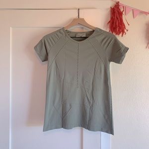 Athleta T shirt, army green, size S, excellent condition :)